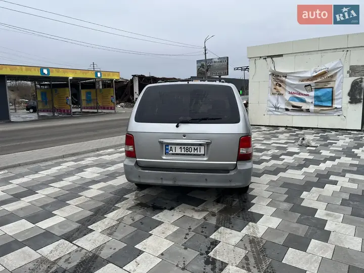 Kia Carnival 2003 photo 4