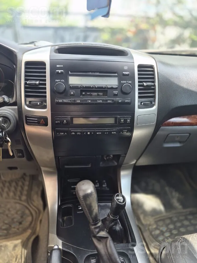 Toyota Land Cruiser 2004 photo 4