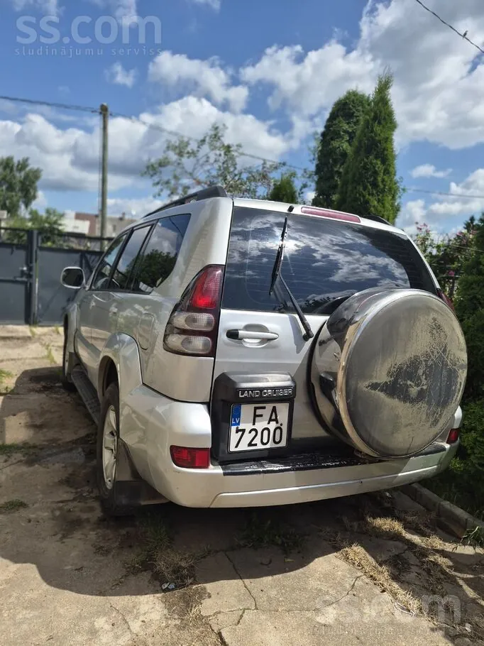 Toyota Land Cruiser 2004 photo 2