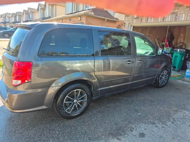 Dodge Grand Caravan 2016 photo 3