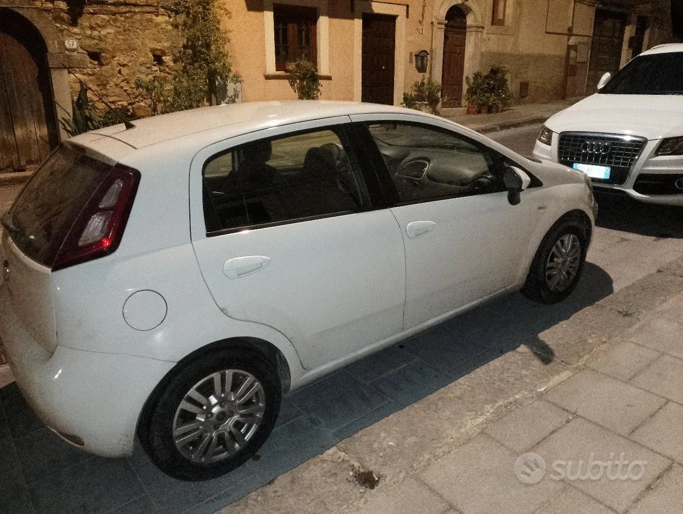 Fiat Grande Punto 2012 photo 2