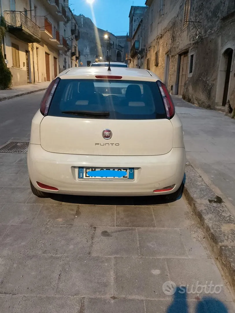 Fiat Grande Punto 2012 photo 3