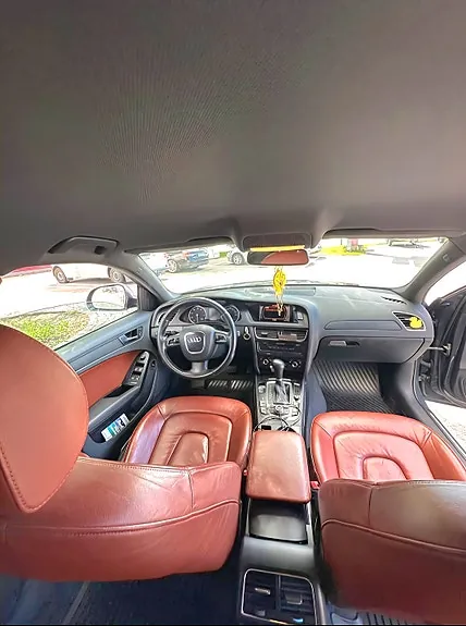 Audi A4 2009 photo 2