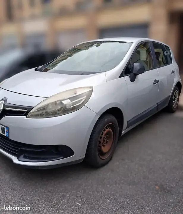 Renault Scenic 2012 photo 3