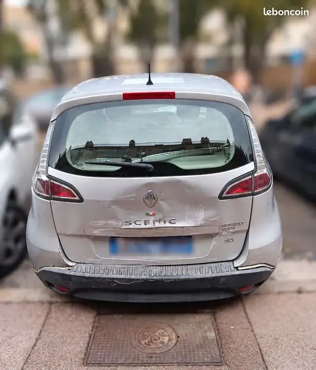 Renault Scenic 2012 photo 2