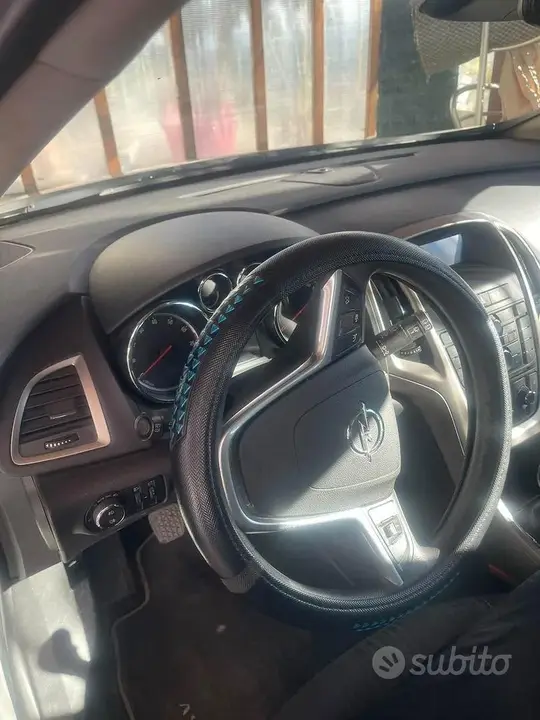 Opel Astra 2010 photo 4