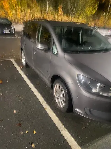 Volkswagen Touran 2011 photo 2