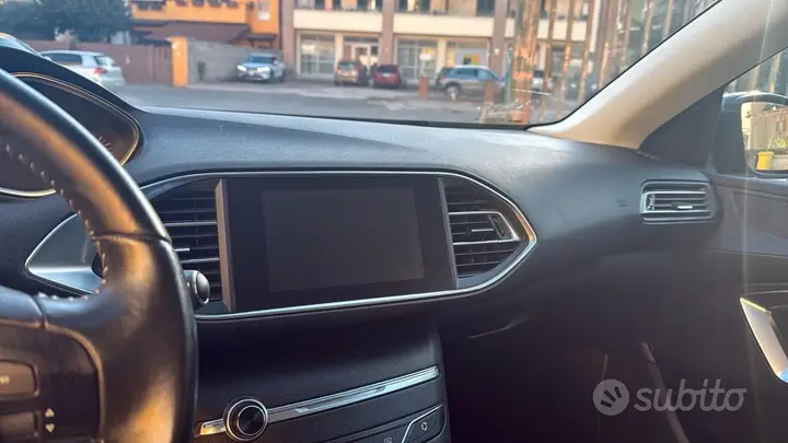 Peugeot 308 2015 photo 5