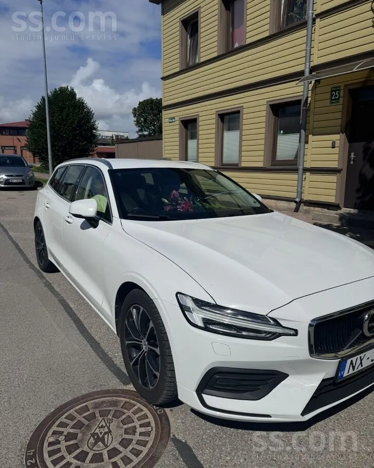 Volvo V60 2020 photo 2