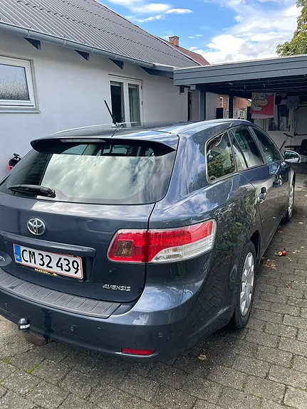 Toyota Avensis 2011 photo 4