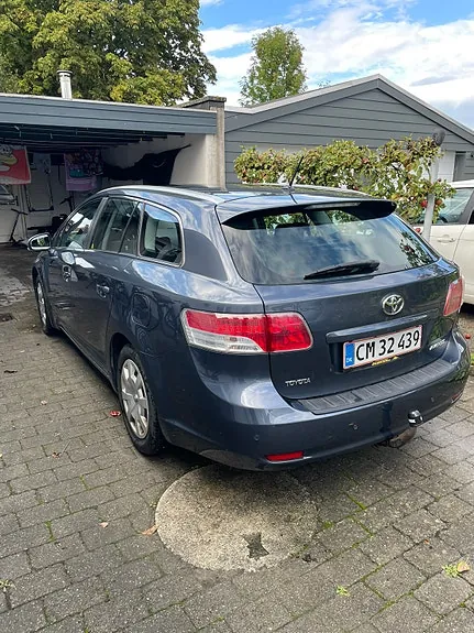 Toyota Avensis 2011 photo 3