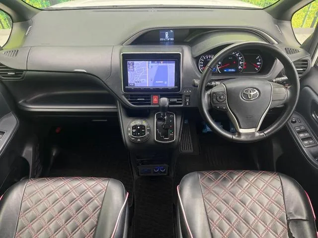 Toyota Voxzie 2015 photo 2