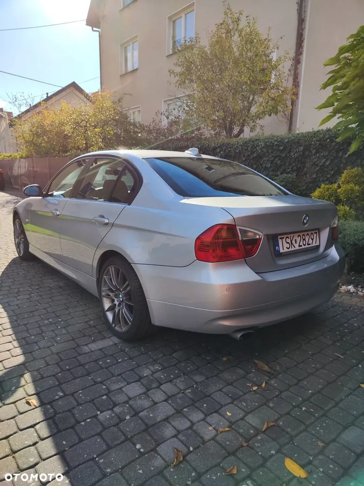 BMW E90 2008 photo 2