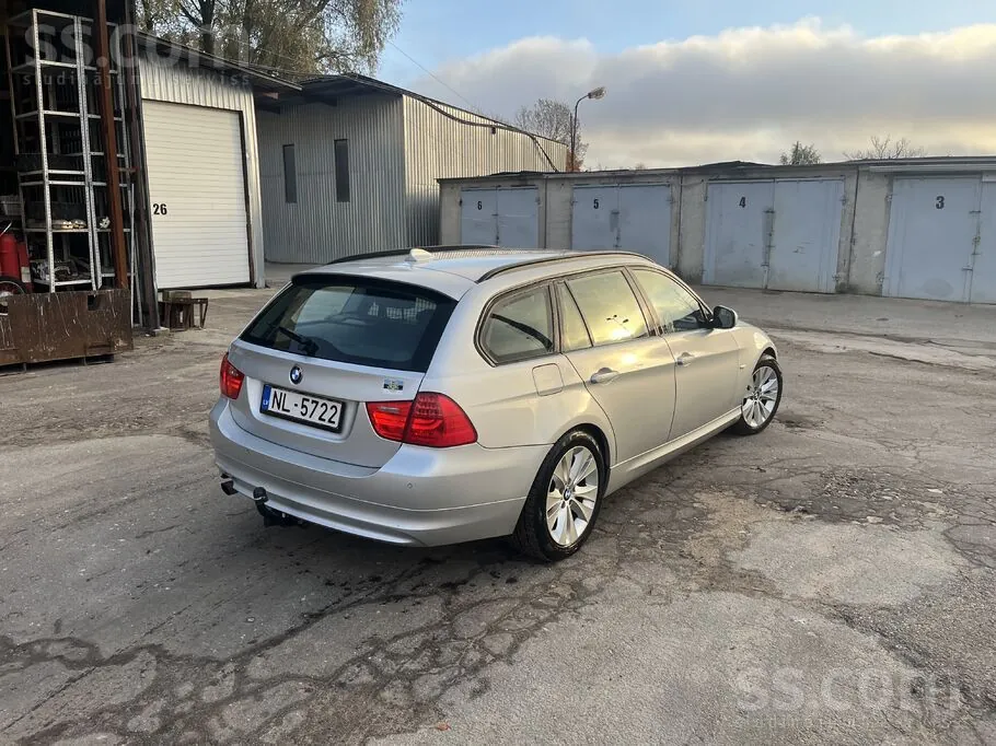 BMW 318 2010 photo 3