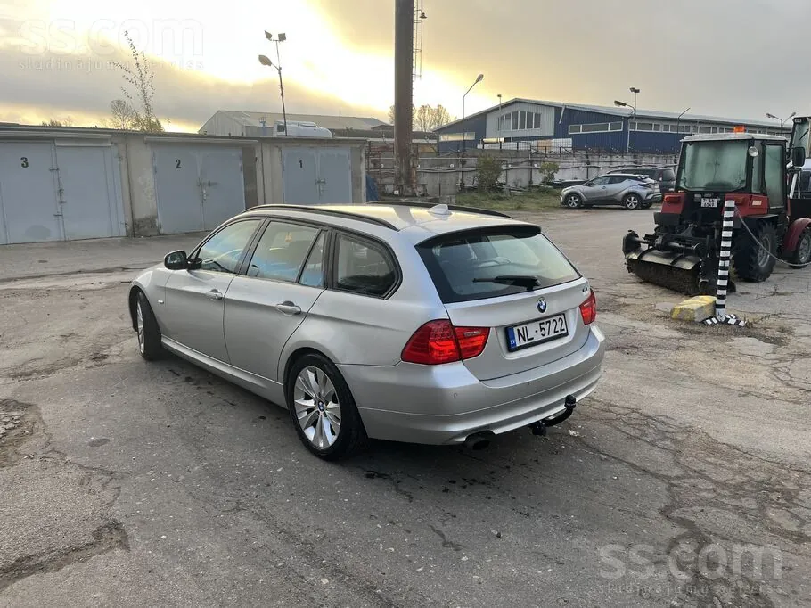 BMW 318 2010 photo 4