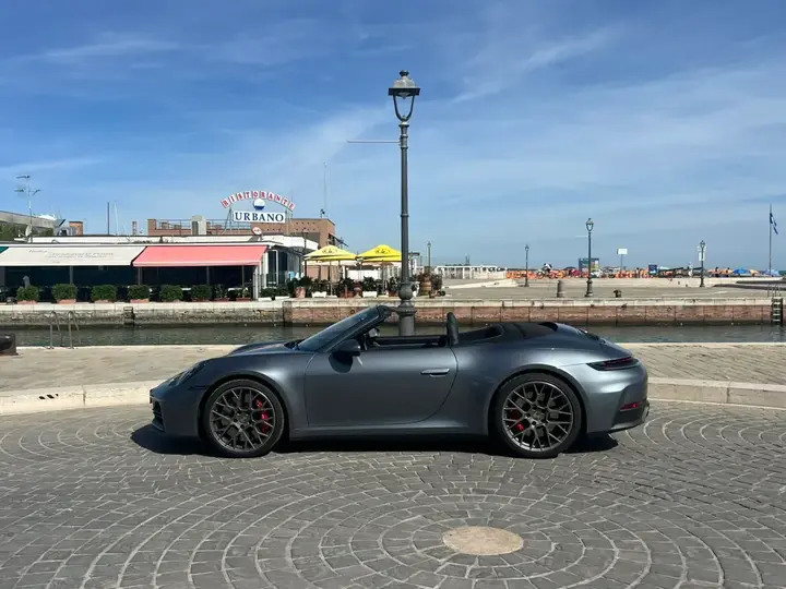 Porsche 911 2025 photo 2