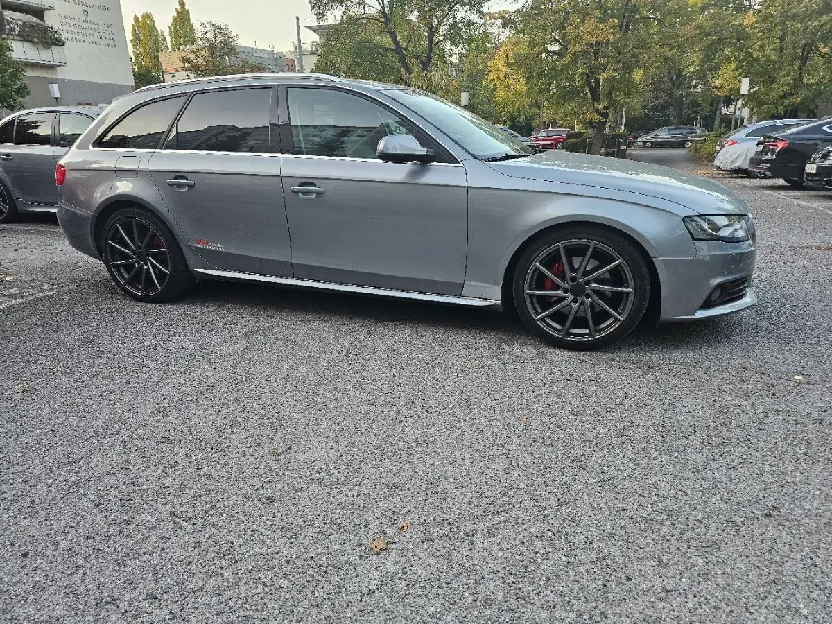 Audi A4 2010 photo 2