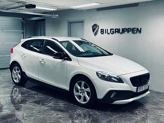 Volvo V40 Cross Country 2015 photo 2