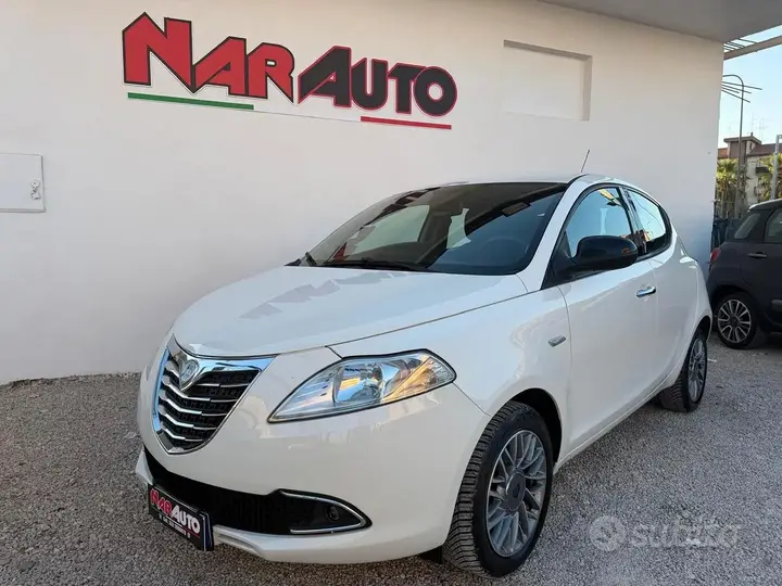 Lancia Ypsilon 2012 photo 2