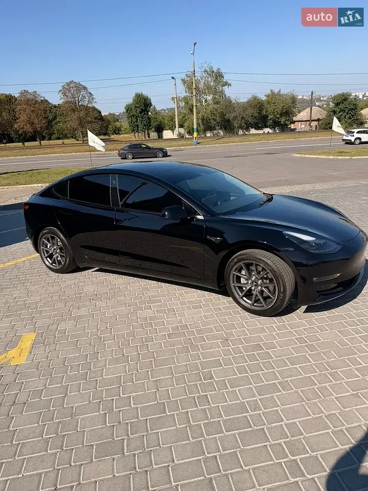 Tesla Model 3 2023 photo 3