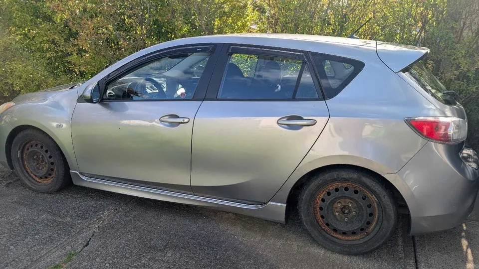 Mazda 3 2010 photo 2