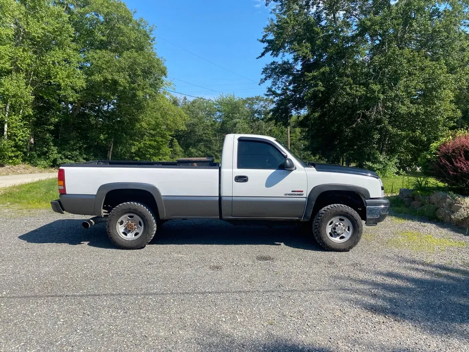 Chevrolet Silverado 2500 2002 photo 2