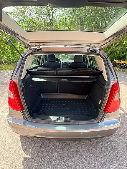 Mercedes-Benz A200 2010 photo 4