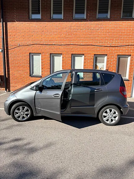 Mercedes-Benz A200 2010 photo 2