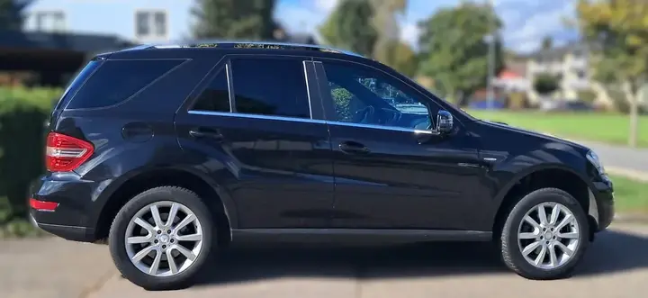 Mercedes-Benz M-Class 2011 photo 3
