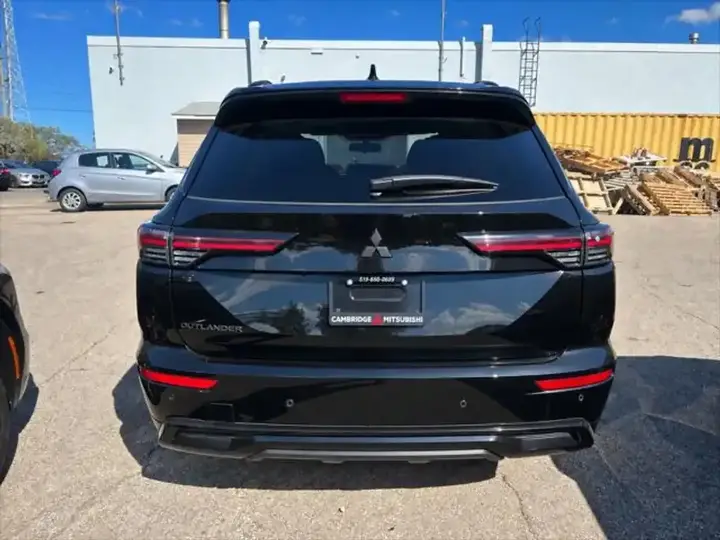 Mitsubishi Outlander 2026 photo 3