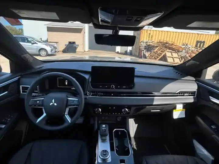 Mitsubishi Outlander 2026 photo 5