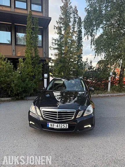 Mercedes-Benz E-Class 2009 photo 2
