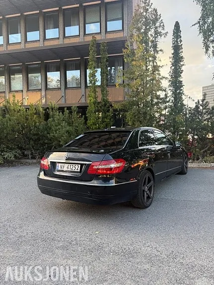 Mercedes-Benz E-Class 2009 photo 5