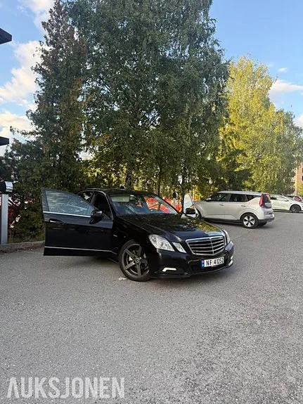 Mercedes-Benz E-Class 2009 photo 4