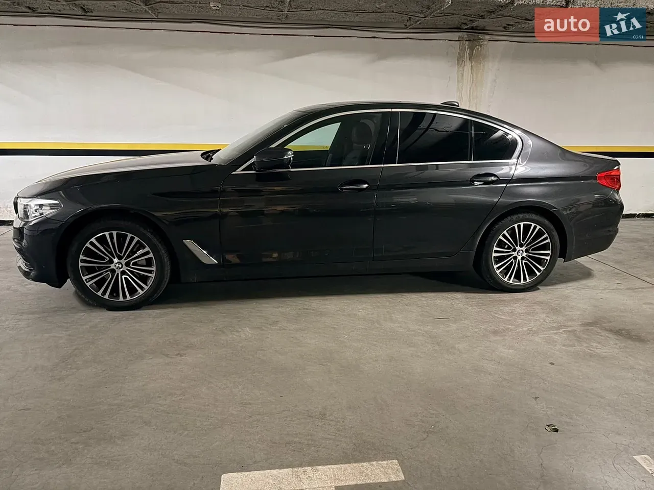 BMW 5 Series 2017 photo 2