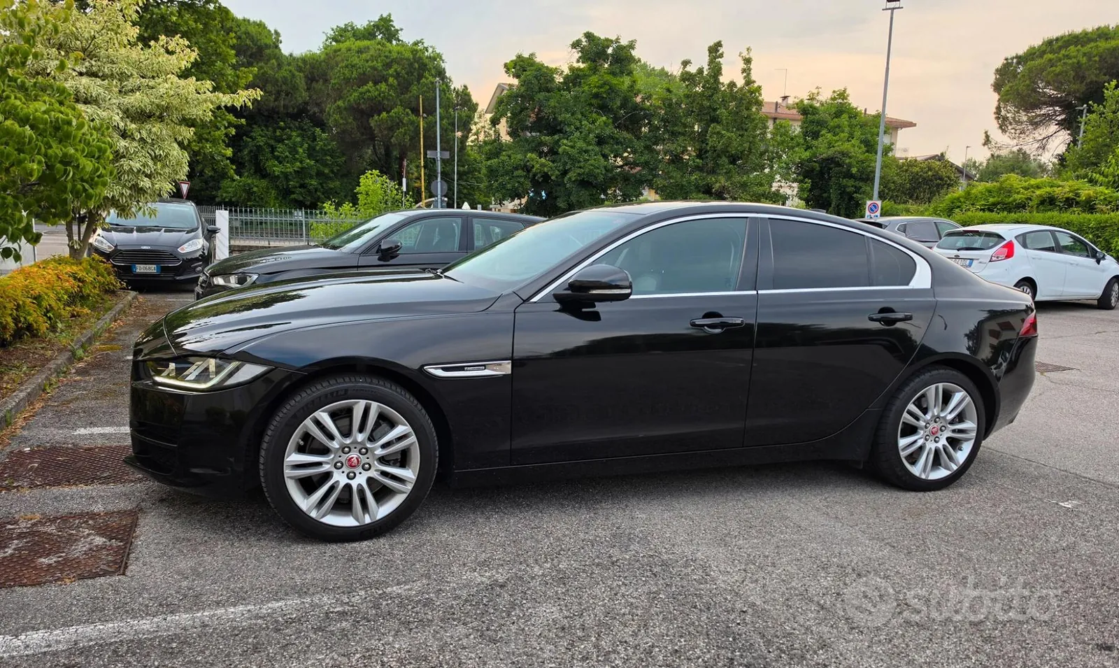 Jaguar Xe 2017 photo 3