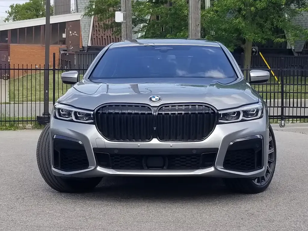 BMW 7 Series 2021 photo 2