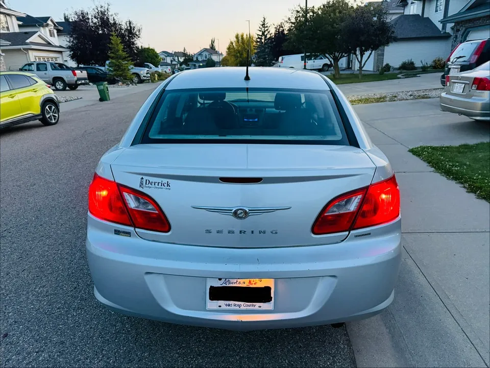 Chrysler Sebring 2010 photo 2
