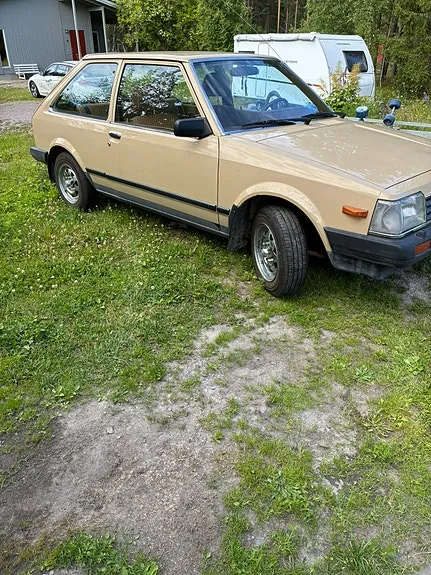 Mazda 323 1984 photo 2