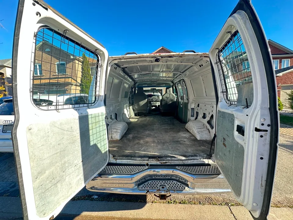 Ford E-350 2010 photo 3