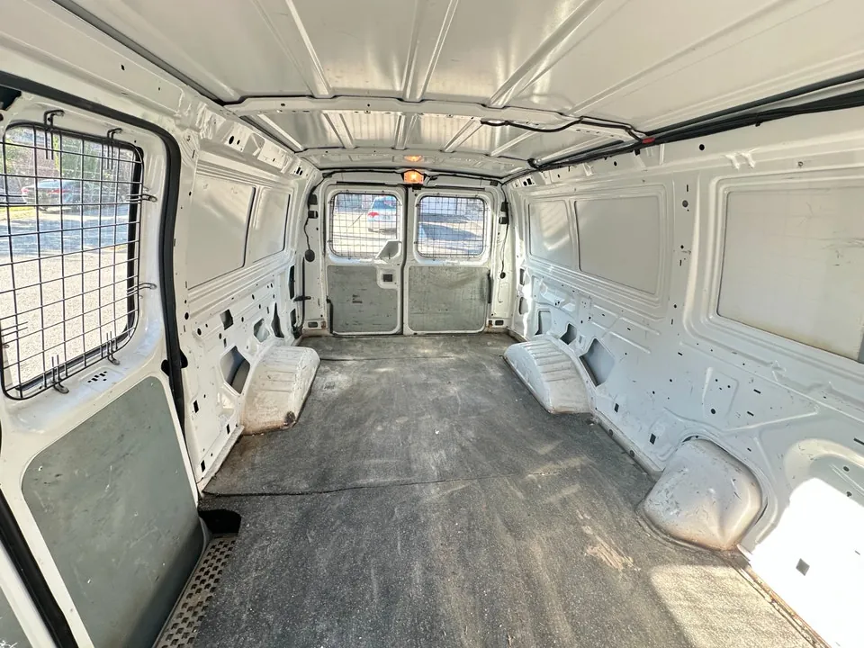 Ford E-350 2010 photo 4