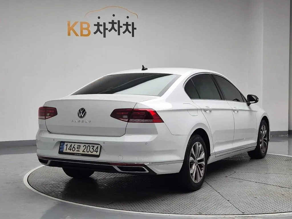 Volkswagen Passat 2022 photo 3