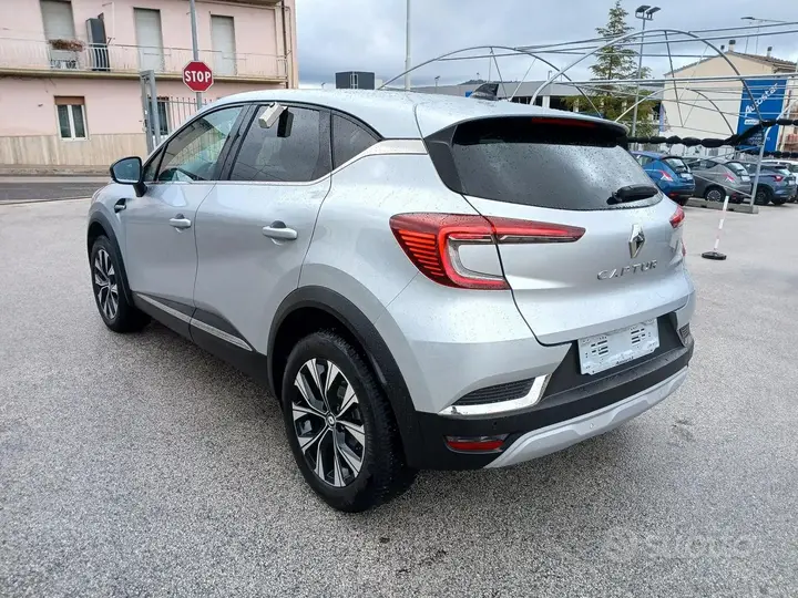 Renault Captur 2022 photo 4