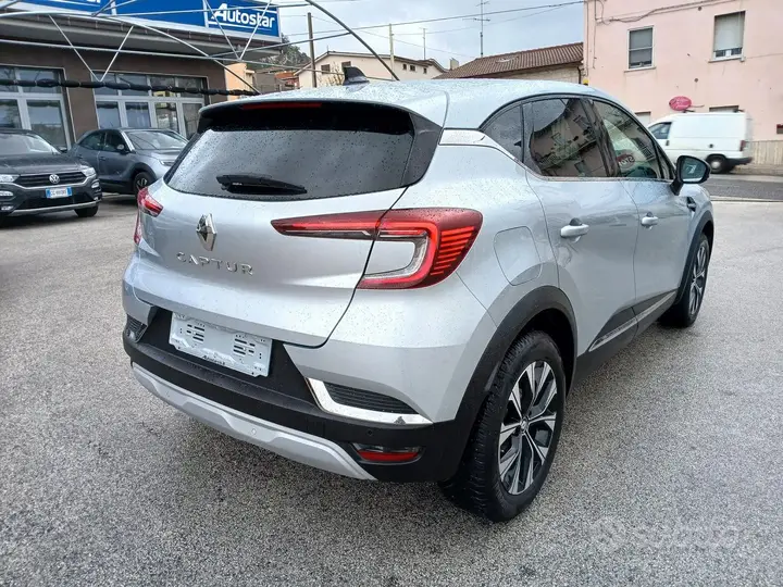 Renault Captur 2022 photo 3