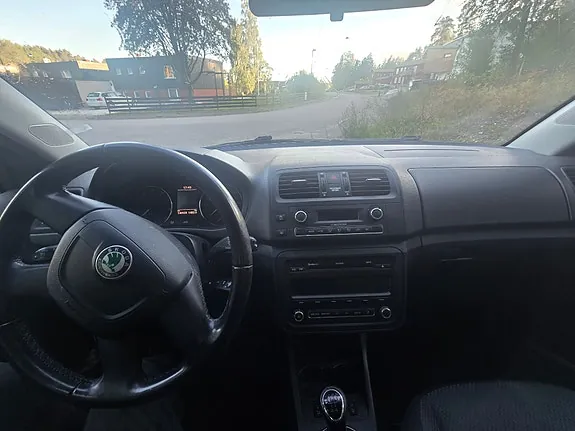 Skoda Fabia 2013 photo 2