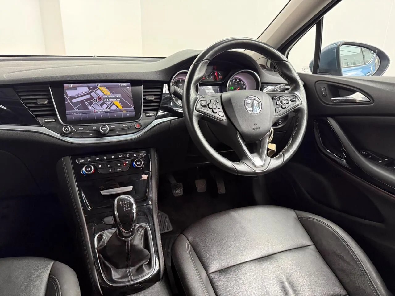 Vauxhall Astra 2017 photo 2