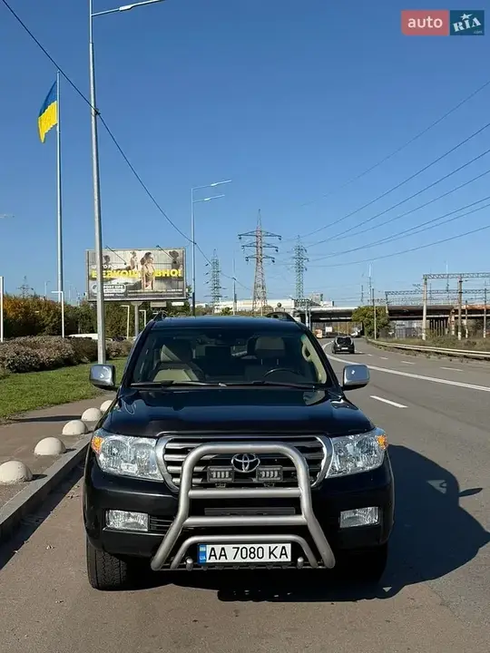Toyota Land Cruiser 2010 photo 2