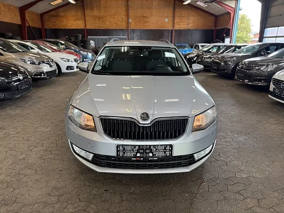Skoda Octavia 2014 photo 2