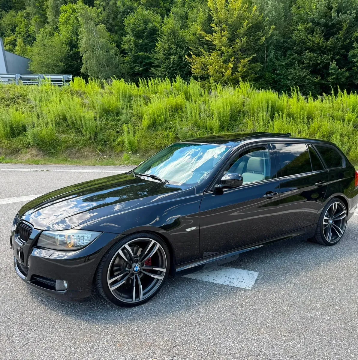 BMW 3 Series 2009 photo 2