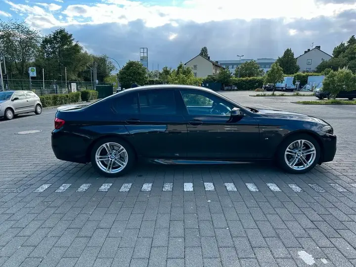 BMW 520I
